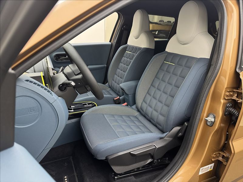 Fiat Grande Panda Electric 0,0 LA PRIMA KAMERA VÝHŘEV ČR - fotka 24 z 37