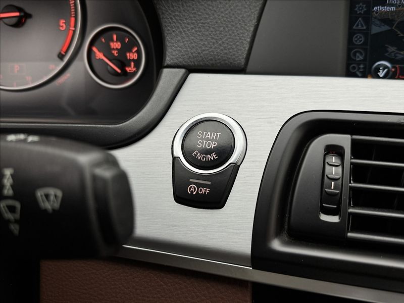 BMW Řada 5 3,0 30d 4X4 DPH LED KŮŽE TAŽNÉ - fotka 15 z 38