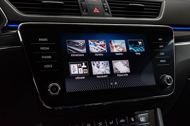 Škoda Superb 2.0TDI L&K*N.TOPENÍ*DPH*ČR 1.M - fotka 35 z 48
