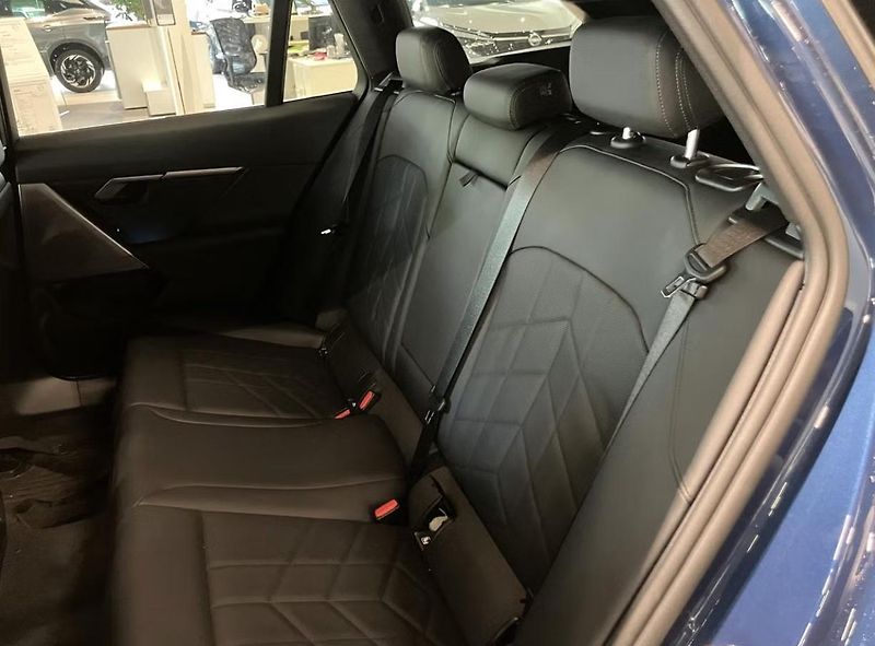 BMW i5 eDrive40 Touring M Ambient Taž - fotka 9 z 12