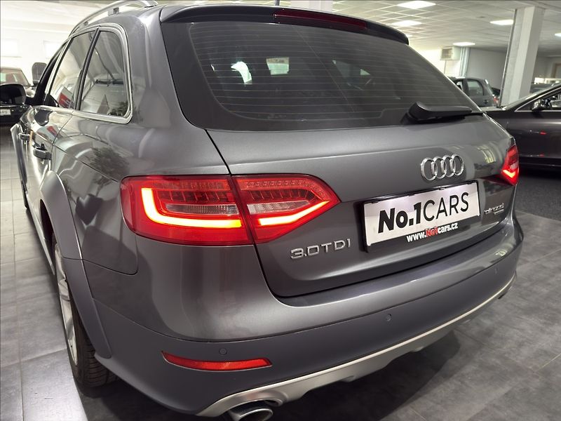 Audi A4 Allroad 3,0   TDI AT 180KW B&O BI-XEN - fotka 28 z 32