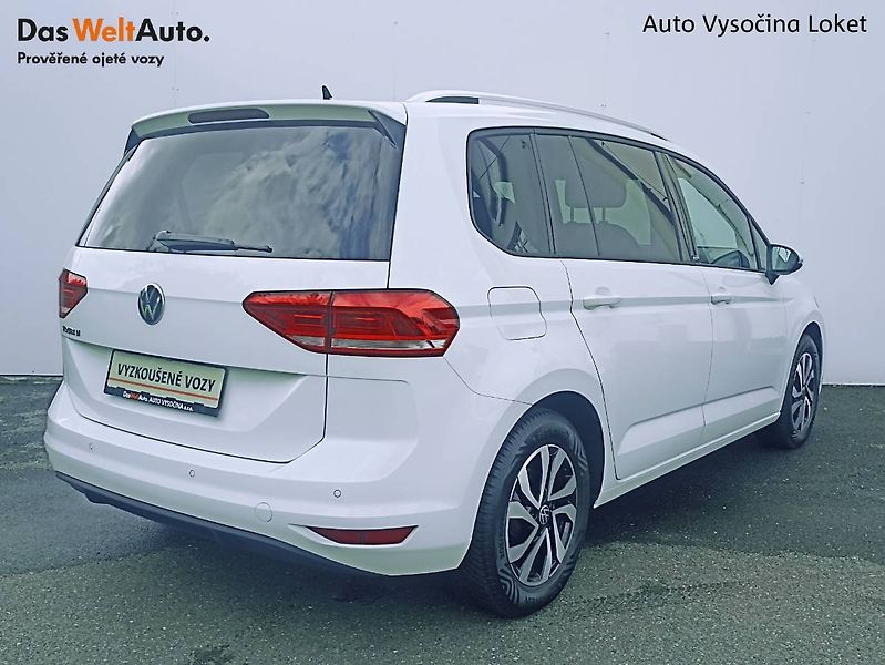 Volkswagen Touran (2021) 1.5TSI 110kW 7míst výhřevy - fotka 2 z 35