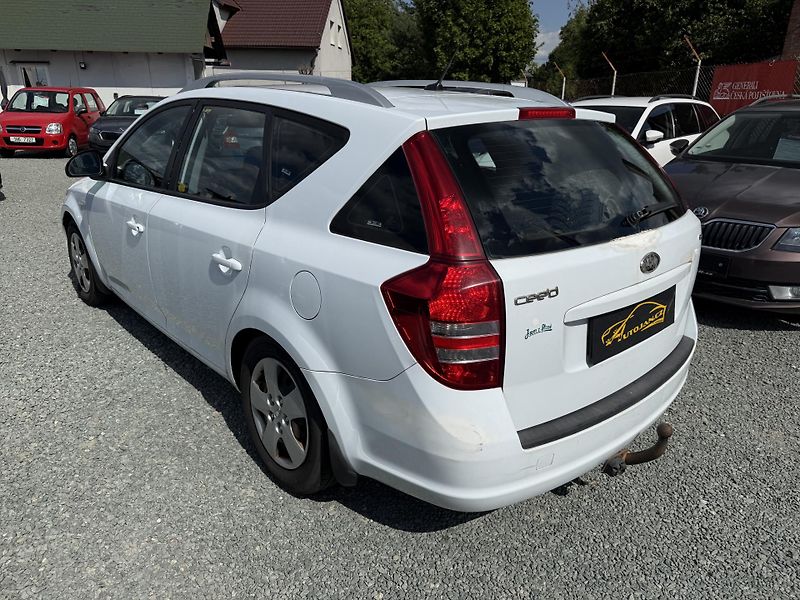 Kia Ceed 1.6 CRDi KOMBI - fotka 4 z 13