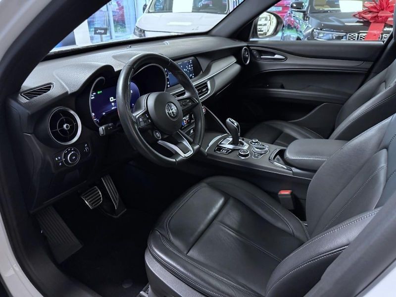 Alfa Romeo Stelvio (2023) 2.2 JTDm 210k AT8 ZF Q4 4x4 TI - fotka 6 z 21