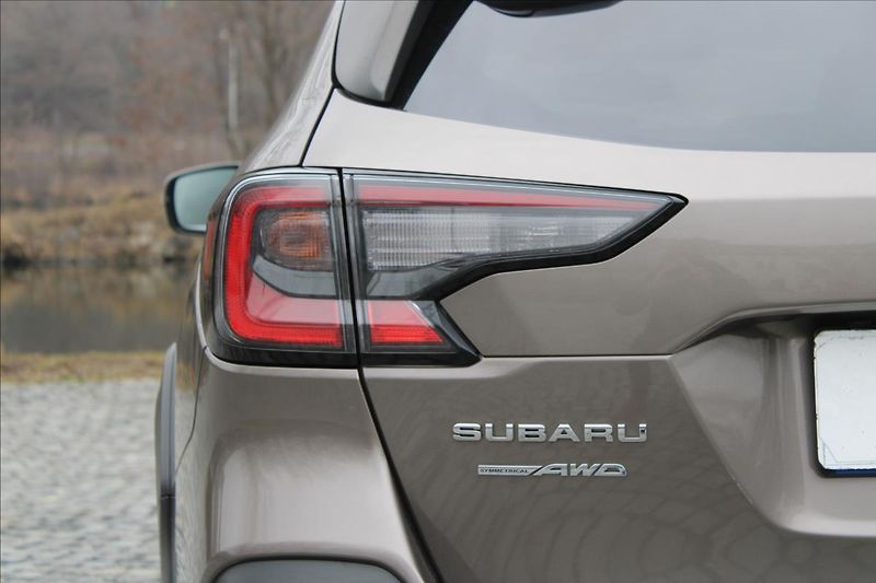 Subaru Outback 2.5i AWD / Touring / DPH / CZ - fotka 40 z 41