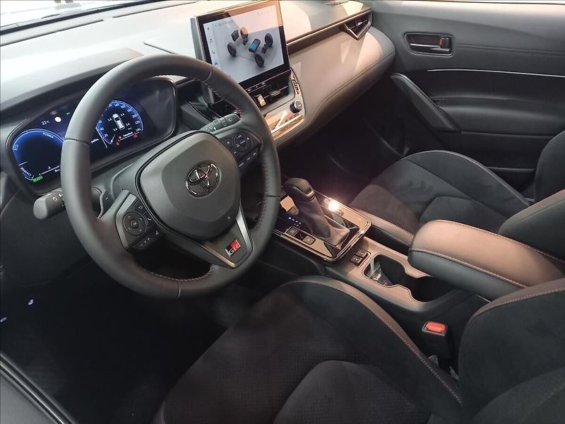 Toyota Corolla Cross 2,0 GR sport 4x4 - fotka 5 z 12