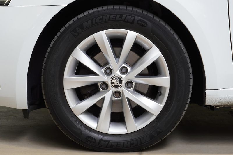 Škoda Octavia 1.6TDI,ČR,NAVI,Adaptivní temp. - fotka 11 z 32