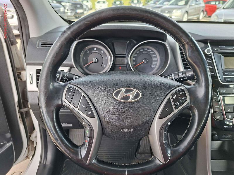 Hyundai i30 (2014) 1.6 CRDi, ČR, servis.kniha - fotka 13 z 17