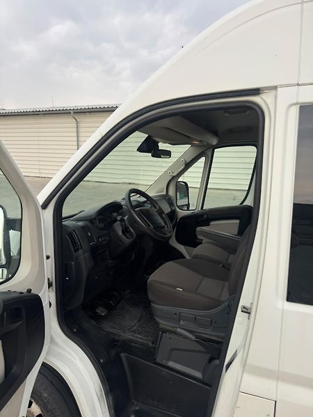 Peugeot Boxer (2016) minibus  - fotka 5 z 7