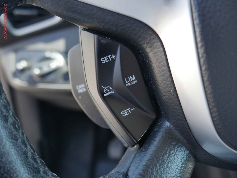 Ford Kuga (2015) 2.0 TDCi 4x4, ČR, AC, xenon - fotka 16 z 20