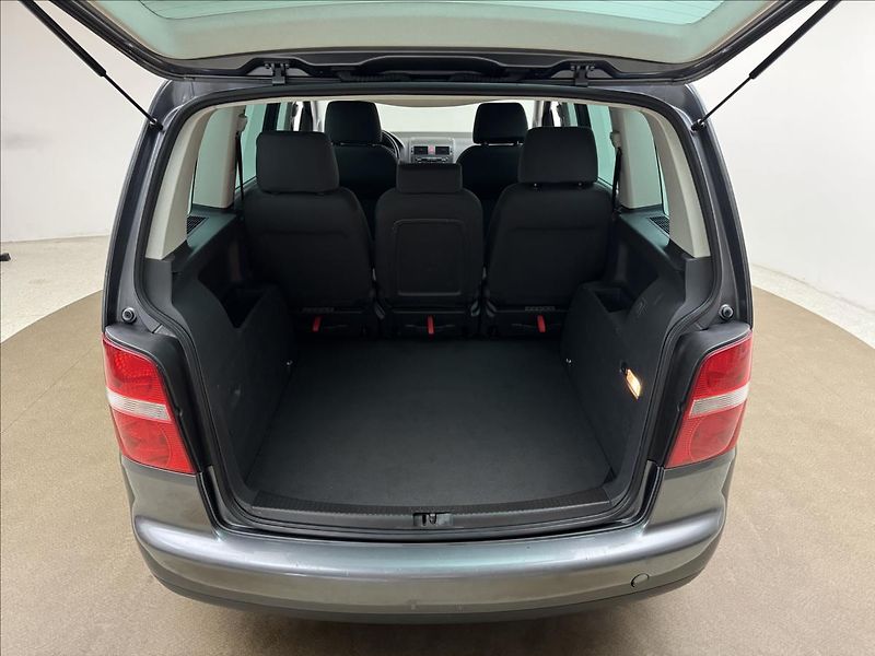 Volkswagen Touran 1,6 i 75kW AC NOVÉ PRAHY APOD. - fotka 29 z 29