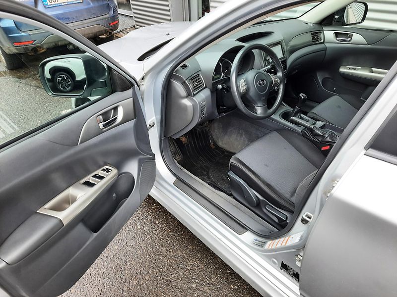 Subaru Impreza (2008) 2,5i-T WRX - fotka 8 z 28