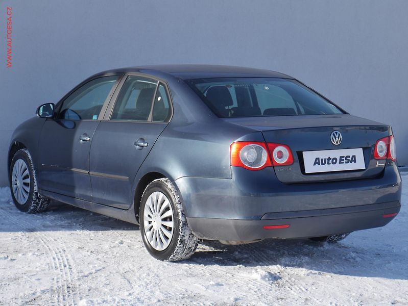 Volkswagen Jetta (2007) 1.6i, ČR, autoAC - fotka 6 z 16