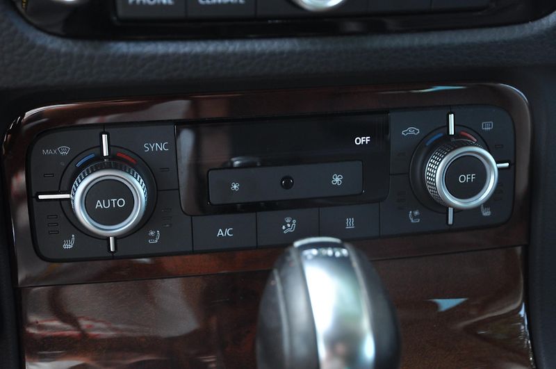 Volkswagen Touareg 3.0TDi 193kW 4x4 Automat - fotka 16 z 28
