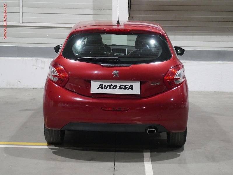 Peugeot 208 (2014) 1.6 VTi, Allure - fotka 5 z 15
