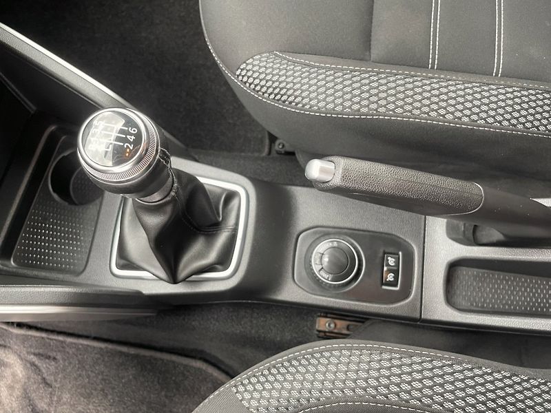 Dacia Duster (2019) 1.6 SCe,4x4,1.Maj,ČR - fotka 25 z 38