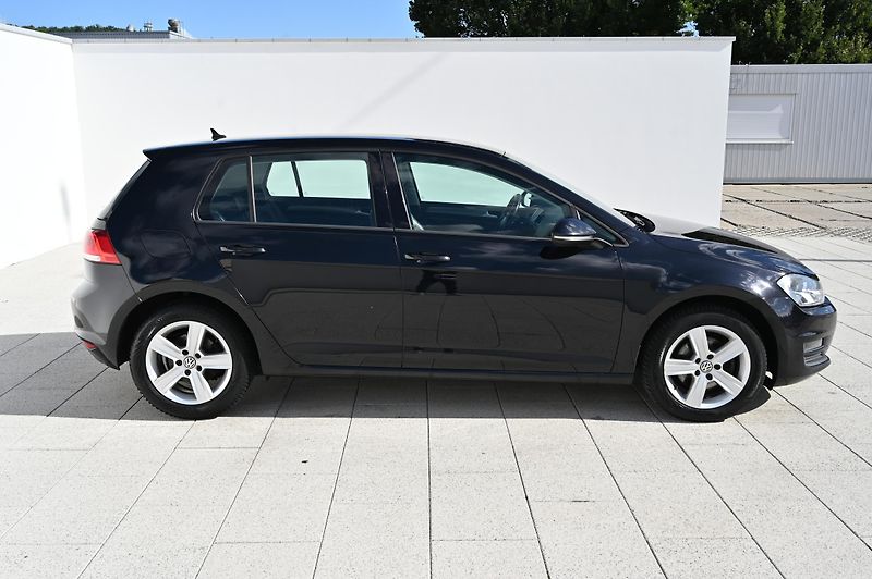 Volkswagen Golf VII 2.0TDI 110KW Highline 2/17 - fotka 5 z 57