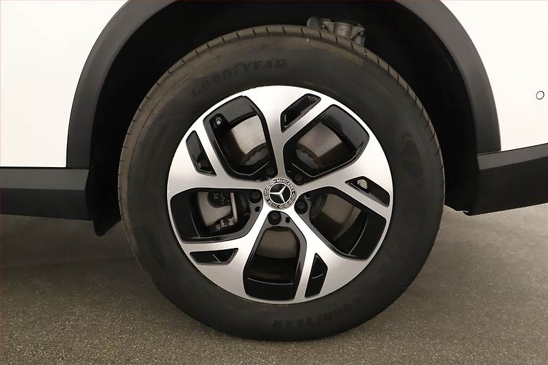 Mercedes-Benz GLC (2024) 300 e 4MATIC - fotka 22 z 22