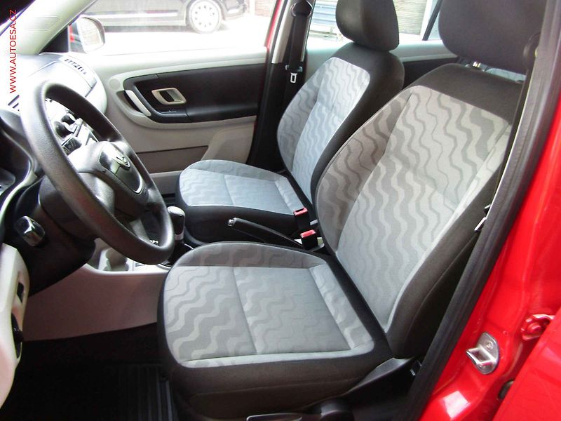 Škoda Fabia (2010) 1.2 i, AC, park.čidla - fotka 9 z 15