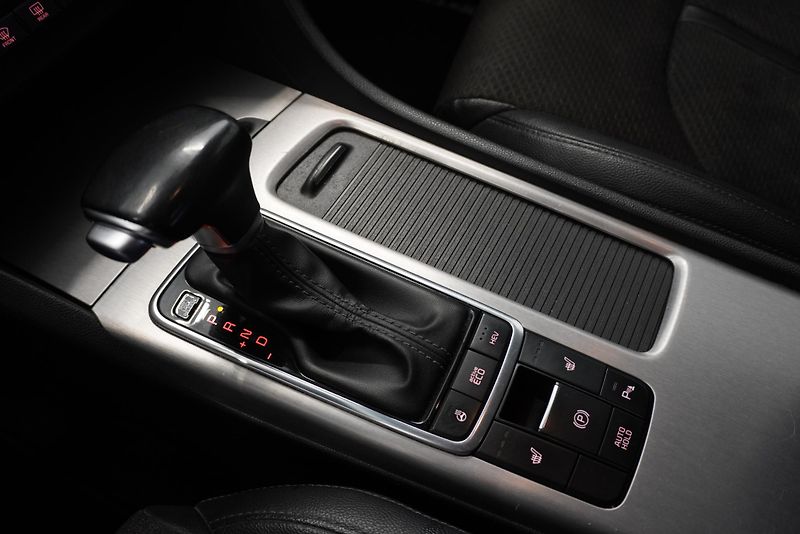 Kia Optima  SW 2,0 GDI PHEV AUT, - fotka 17 z 35