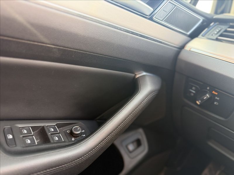 Volkswagen Passat 2,0 110kW R-LINE 93tKm ČR DPH - fotka 22 z 41