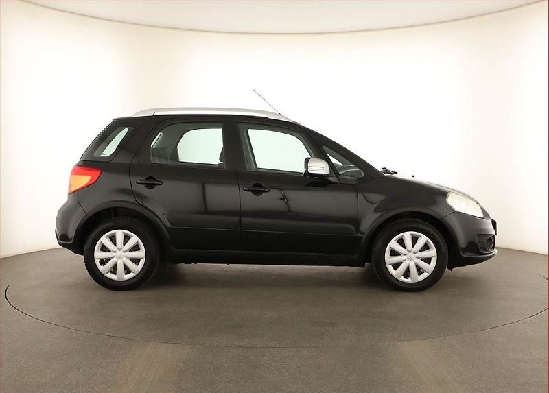 Suzuki SX4 (2014) 1.6 VVT - fotka 6 z 12