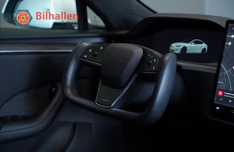 Tesla Model S LR AWD Vzduch Pano Kam Yoke - fotka 15 z 35
