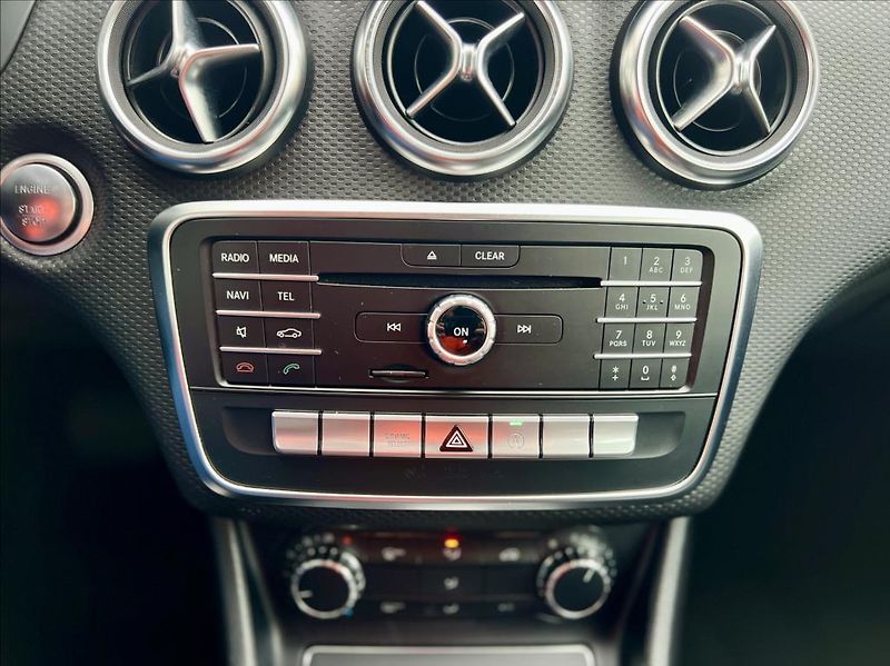 Mercedes-Benz Třídy A 180 d Sport automat - fotka 34 z 45