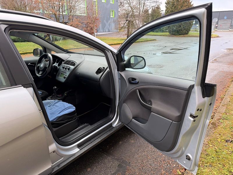 Seat Altea XL  1,6 MPI  / servis.k./ - fotka 16 z 23