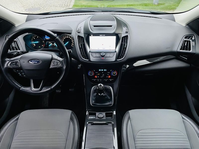 Ford Kuga 2.0TDCi MAN FACELIFT SERVISKA - fotka 23 z 45