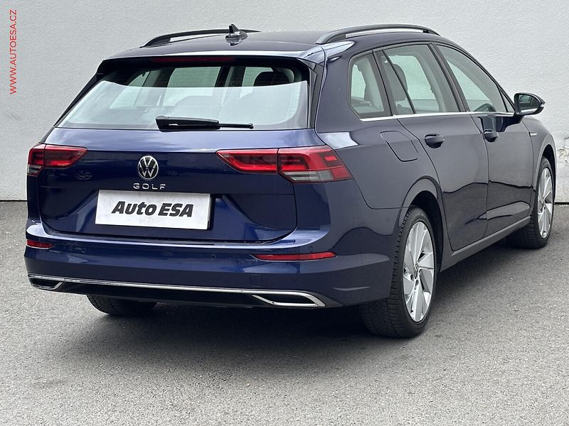 Volkswagen Golf (2022) 2.0 TDi, Style, LED - fotka 4 z 19
