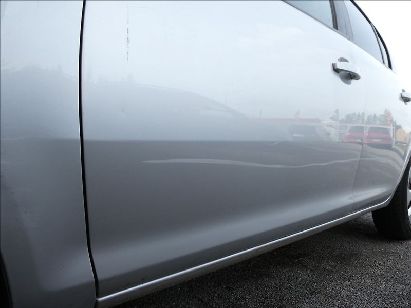 Opel Corsa 1,4 16V 74kW, drobné vady laku - fotka 11 z 42