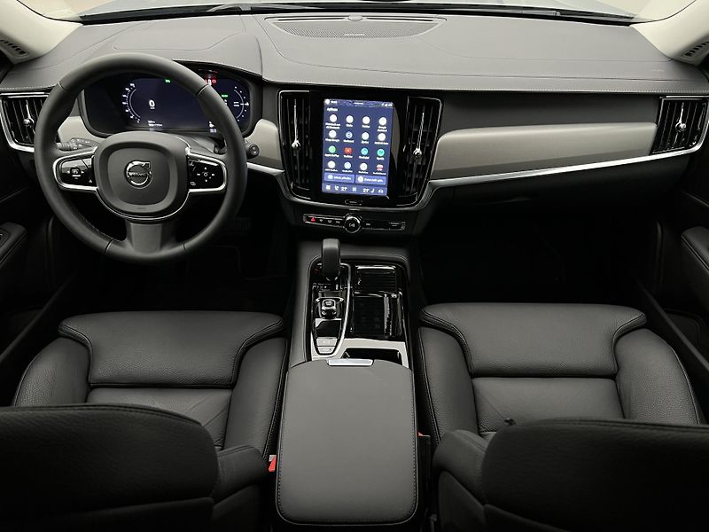 Volvo V90 T6 AWD RECHARGE DARK PLUS - fotka 2 z 46