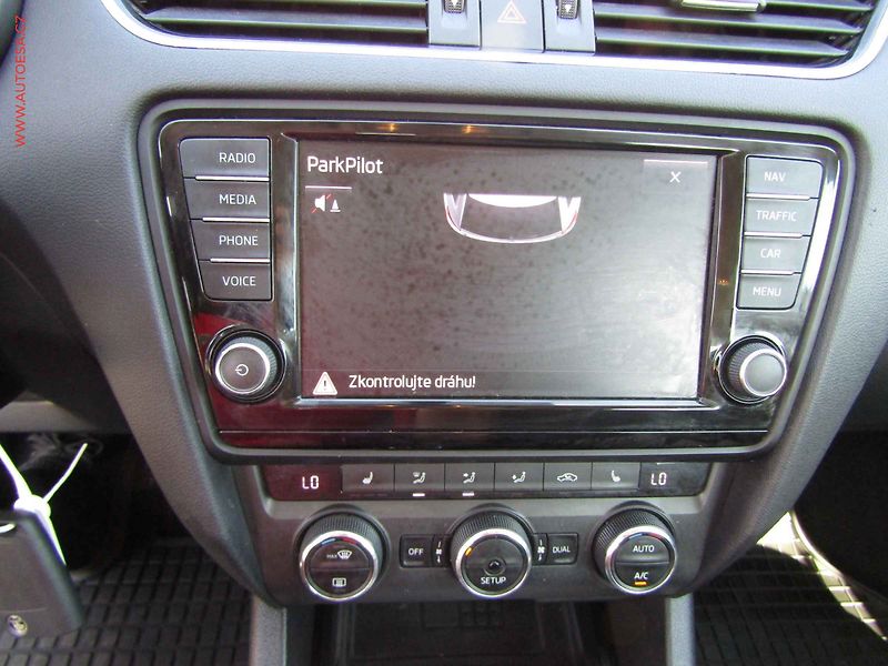 Škoda Octavia (2014) 2.0 TDi, Xenon, navi - fotka 13 z 18
