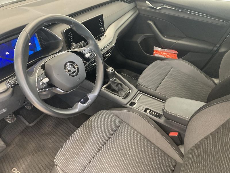 Škoda Octavia COMBI 2.0 TDI AMBITION - fotka 14 z 31