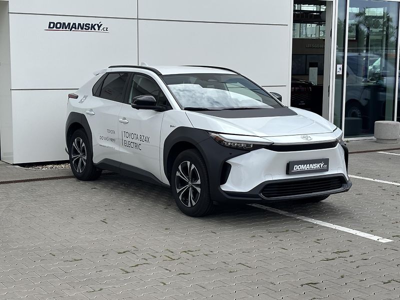 Toyota bZ4X (2024) Prestige 64k KWh 4x4 217k - fotka 2 z 14