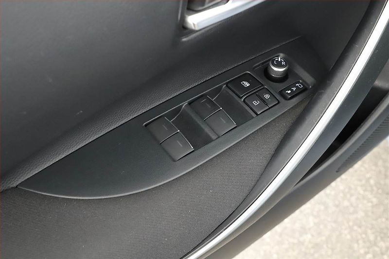 Toyota Corolla (2020) 1.8 Hybrid - fotka 9 z 15
