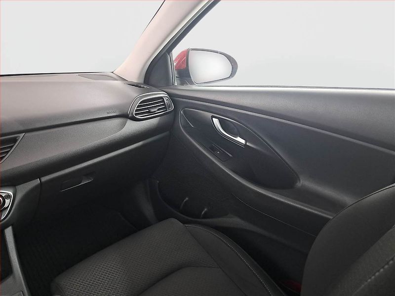 Hyundai i30 (2017) 1.4 T-GDI, ČR,1.maj - fotka 8 z 19