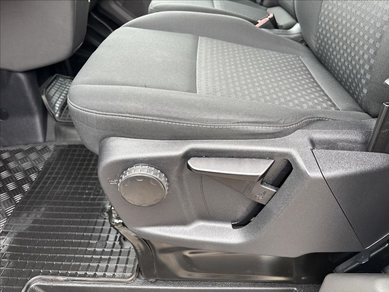 Ford Transit 2,0 EcoBlue 96kW L3 DPH - fotka 22 z 39