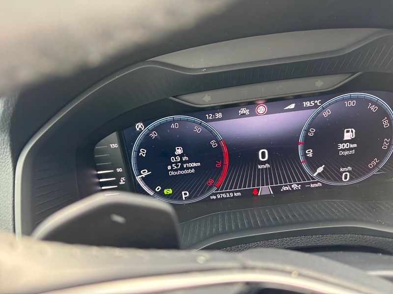 Škoda Karoq (2025) Top Selection 1.5 TSI DSG - fotka 30 z 32