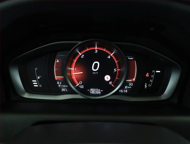 Volvo XC60 (2014) D4, 4X4, Automat, Kůže, Navi - fotka 9 z 16
