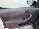 Škoda Yeti 1,2 TSI, klima, servis, tažné, - náhled 12
