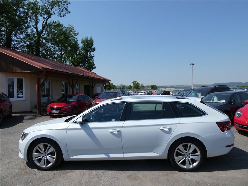 Škoda Superb 2,0 TDi 140kW DSG 4x4,STYLE,ČR - fotka 6 z 49