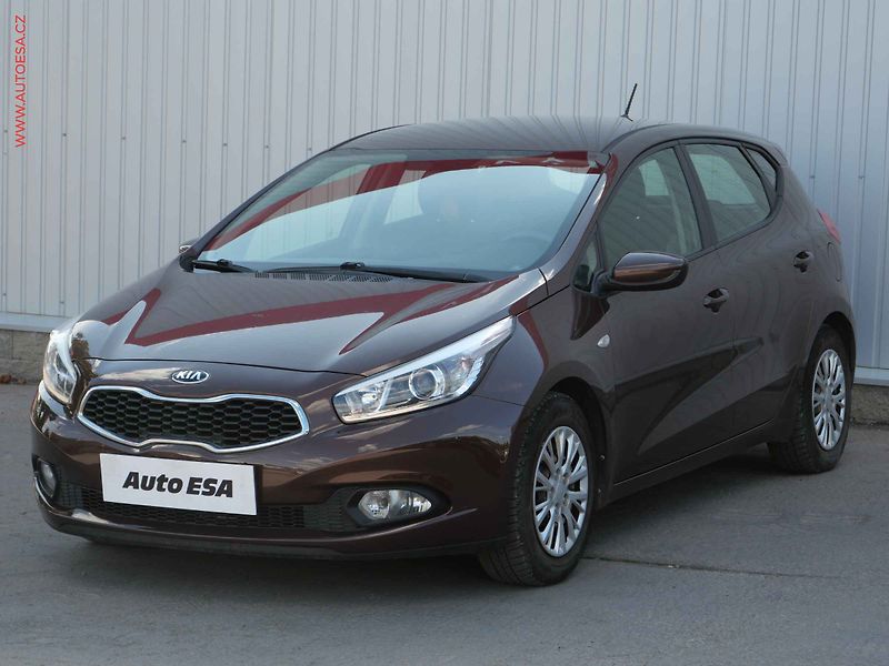 Kia Ceed (2016) 1.4 i, 2.maj,ČR, servis - fotka 3 z 15