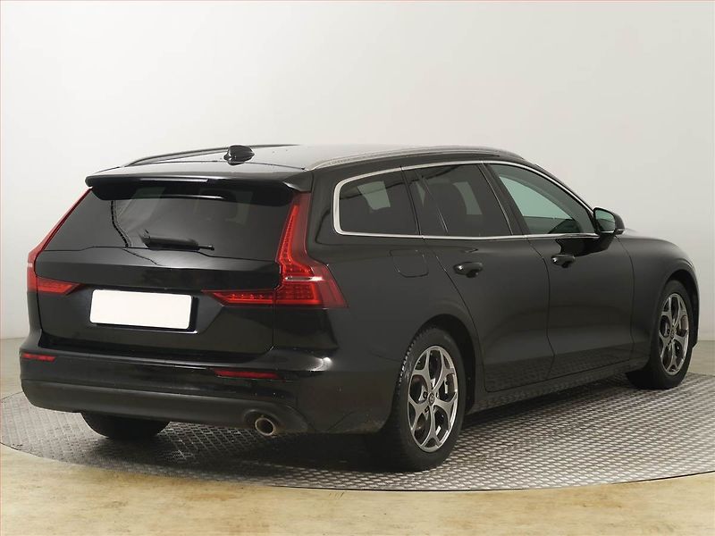 Volvo V60 (2019) D3 2.0, Kůže, Navi, Tempomat - fotka 5 z 18