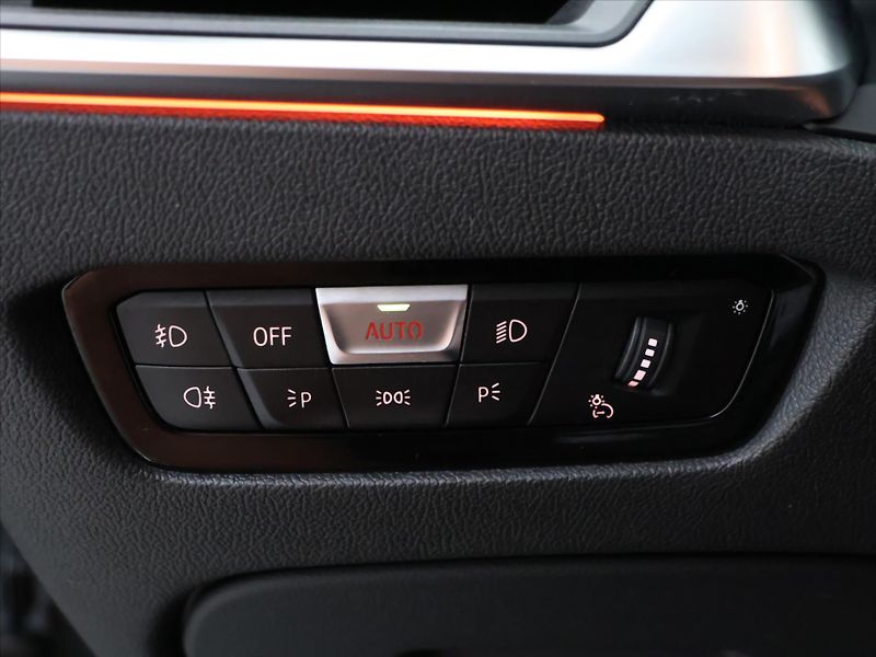 BMW Řada 3 2,0 320d 140kW xDrive 1.Maj. - fotka 16 z 36