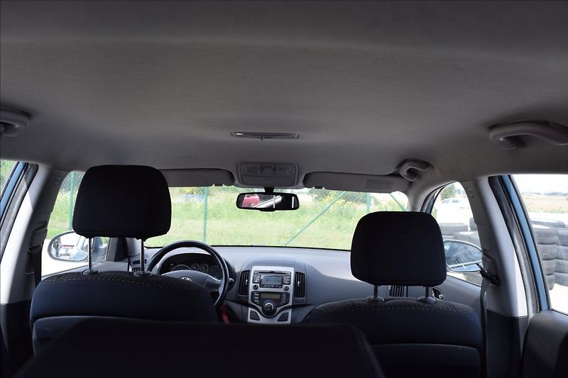 Hyundai i30 1,6 CRDi 66KW COMFORT+ 2XKOLA - fotka 22 z 42