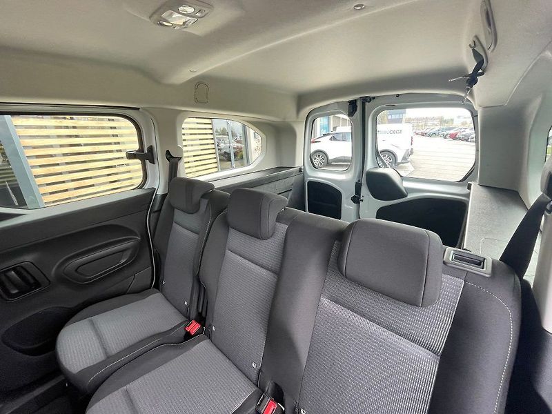 Toyota ProAce City Verso 1.5 L D manuál - fotka 23 z 29