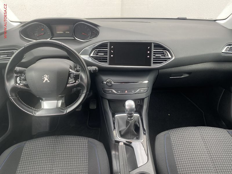 Peugeot 308 (2018) 1.2PT, Style, navi - fotka 8 z 18