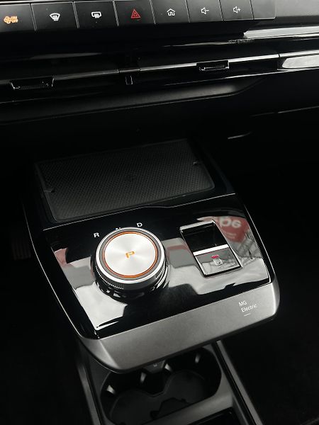 MG MG4 150kW 64kWh LUXURY 1.Maj DPH - fotka 12 z 23